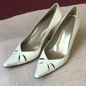 Stuart Weitzman elegant pumps